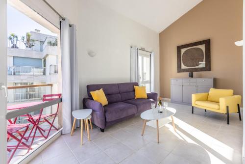 DUPLEX 2 Chambres -BALCON-PARKING-CARNOT A2B269