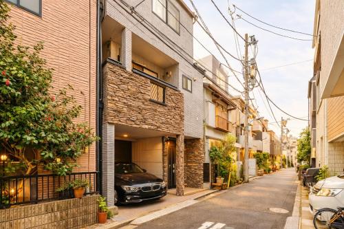 Shinjuku Entire 3-Story House for 9 Near 2 Stations