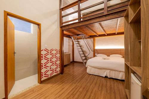 a bedroom with a bunk bed and a ladder at Vektor Hotéis - Unidade Mariana in Mariana