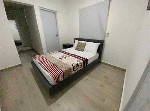 a small bedroom with a bed in a room at Apartamento-2B-Zona-Colonial in Santo Domingo