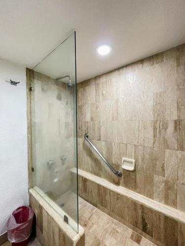 a bathroom with a shower with a glass door at Arroyo Express in Zacatecas