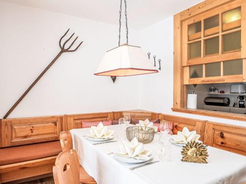 Apartment Chesa Linaria by Interhome