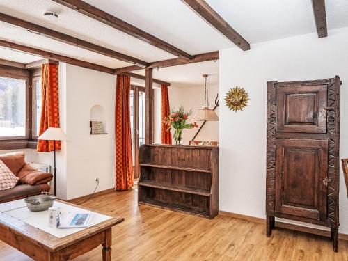 Apartment Chesa Linaria by Interhome