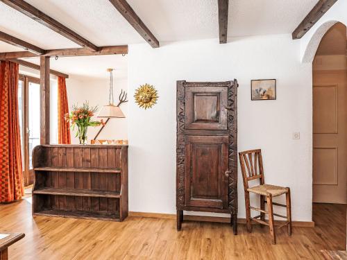 Apartment Chesa Linaria by Interhome