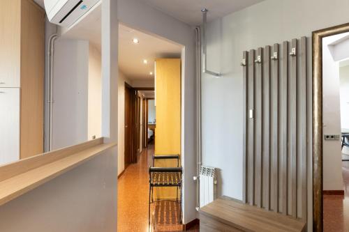 Aparteasy - Bright, large and central apartment in BCN