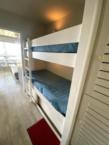 a bunk bed in a room with a staircase at Appartement vue mer Hossegor in Soorts-Hossegor