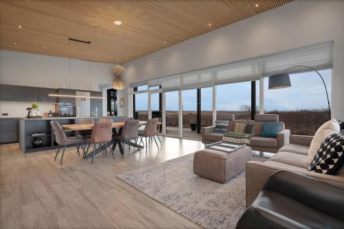 Luxury 4BR House with Sauna, Hot Tub and EV Charger