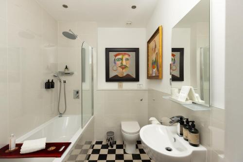 a bathroom with a sink and a tub and a toilet at 24 Royal Terrace in Edinburgh