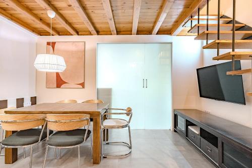 Charming Apartment with Terrace in Sants