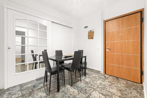 Boho Coastal Retreat with Jacuzzi, 1 min to Beach