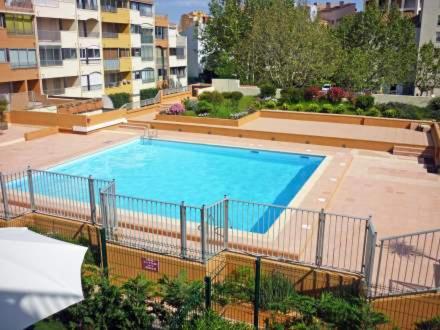 Port Dauphin 10, Studio rez de jardin avec piscine