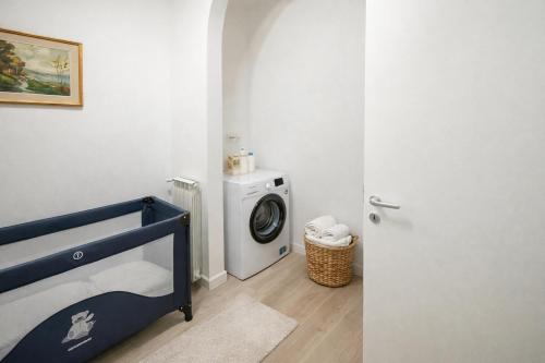 Steps from Santa Croce- Spacious with 2 bathrooms