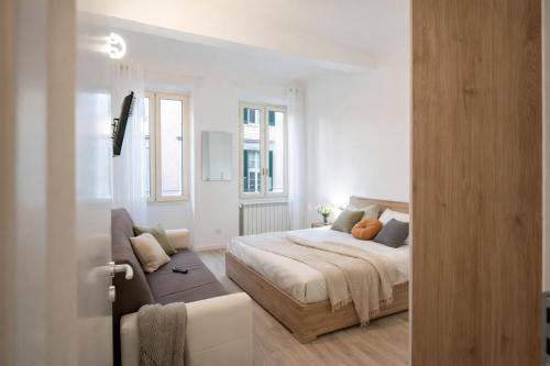 Steps from Santa Croce- Spacious with 2 bathrooms