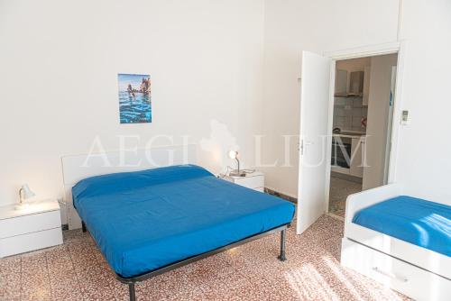a bedroom with two beds with blue sheets at Ginestra in Campese
