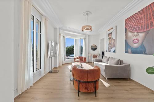 RERF 2046 - Cannes Croisette - Fully renovated apartment with sea view for