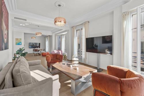 RERF 2046 - Cannes Croisette - Fully renovated apartment with sea view for