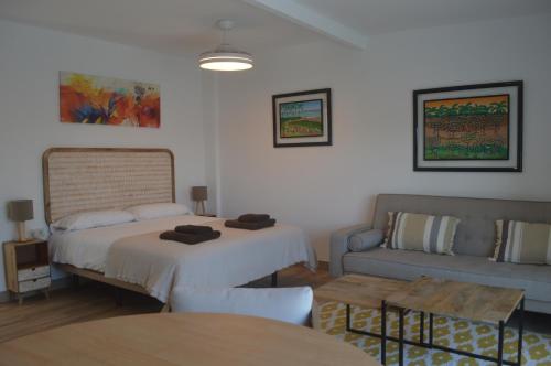 Espectacular Suite Privada a pie de playa y mar en CHALET ROQUETES