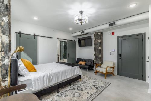 a bedroom with a bed and a living room at Park Hotel Studio Suite 407 in Chattanooga
