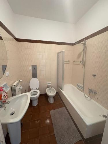 a bathroom with a toilet and a tub and a sink at Casa Francesco in Rapallo