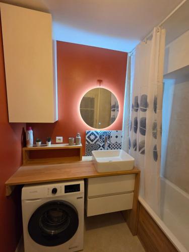 a bathroom with a washing machine and a sink at Eden lodge Chessy - 10min Disneyland - Parking in Chessy