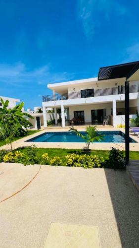 สระว่ายน้ำที่อยู่ใกล้ ๆ หรือใน Villa dansou