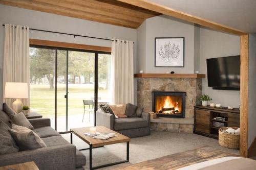a living room with a couch and a fireplace at Lodge Condo 031 in Black Butte Ranch