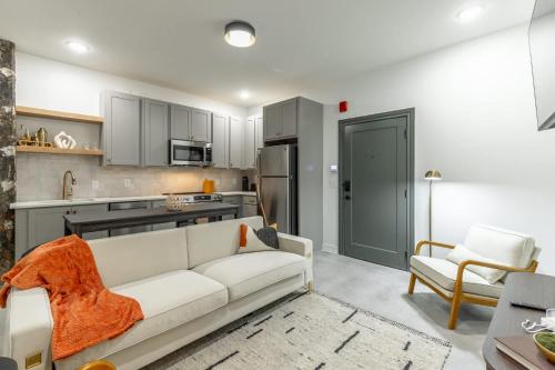 a living room with a white couch and a kitchen at Park Hotel 1BR Suite 410 in Chattanooga