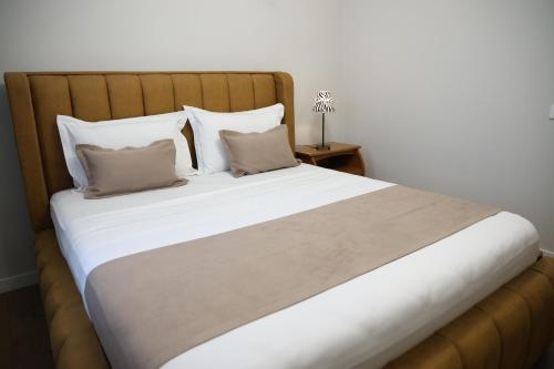 Home Select Tirana 4