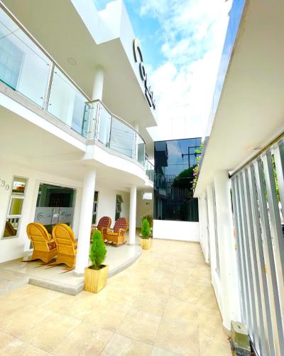 a lobby of a building with yellow chairs at Hotel Olam Deluxe Valledupar in Valledupar