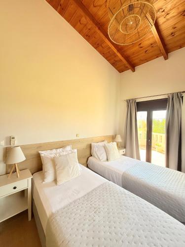 two beds in a bedroom with a window at Villa Fanouris in Chania