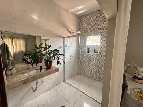 a bathroom with a shower and a sink at Apartamento tecnoshow in Rio Verde