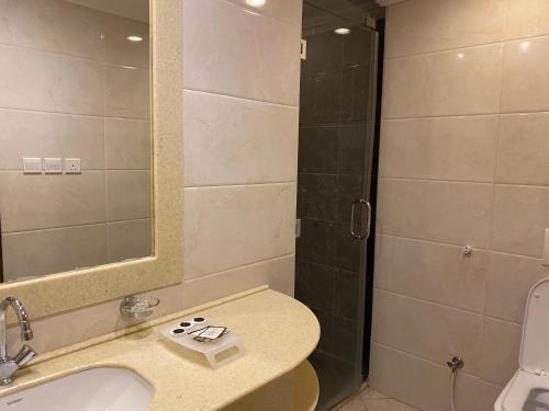 a bathroom with a sink and a shower at فندق العزيزية توصيل للحرم in Mecca