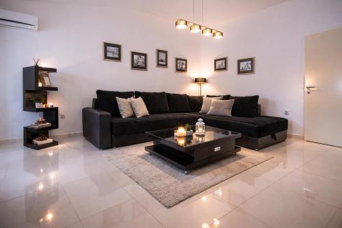 Lake View Double Balcony City Center Apartment in Ohrid