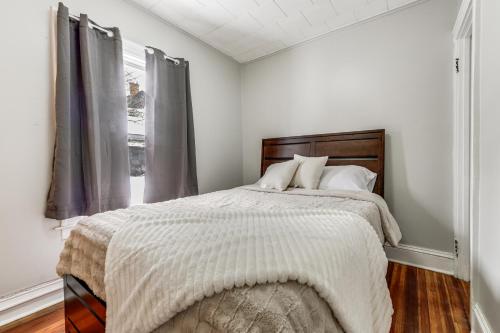 a bedroom with a bed and a window at 8 Mi to Micron Technology! Walkable Phoenix Gem in Phoenix