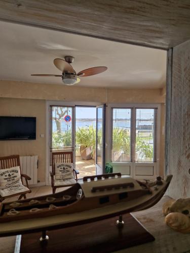 ARCACHON APPARTEMENT FACE PLAGE 5 pers Wi-Fi Parking Linge de maison gratuit 1chambre parentale 1cabine lits superposés 1 canapé lit