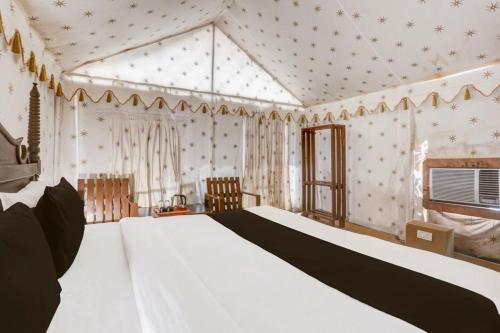 a bedroom with a large bed in a room at Tiger Resort Boho in Khilchipur