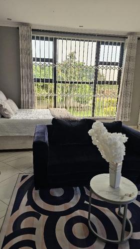 เตียงในห้องที่ The prestigious bnb