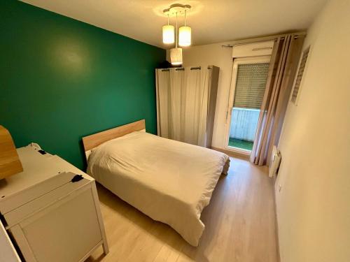 Modern City Center apartment with parking, terrasse & Air Conditioning !