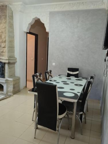 a dining room with a table and chairs at jardaine d'Ifrane in Ifrane