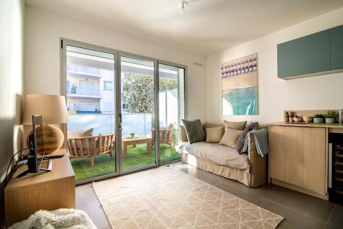 66 Poincaré - Luxury apartment for 2 people - air conditioning, - parking