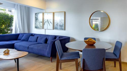 Oceanfront Kite Beach, 2BR, Patio, Pool, 30 steps to sand