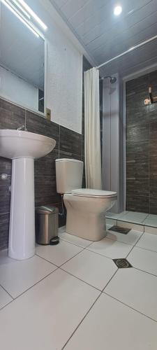 Un baño de Cesare