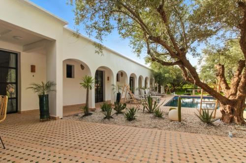 a building with a pool in front of it at Dariana guesthouse in Marrakesh