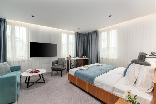 Arriba Rooms