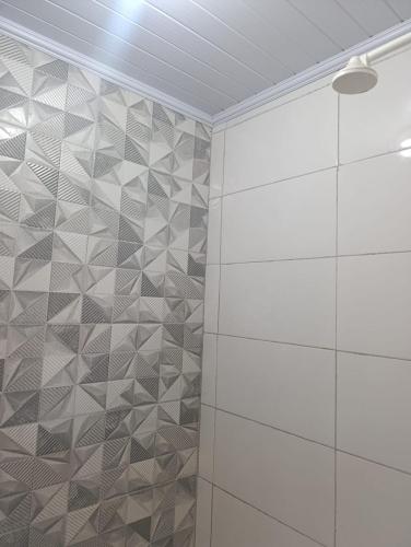 a bathroom with a shower with silver tiles at Studio Jéssica in Arunta