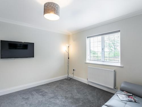 a living room with a tv and a couch at Dawson Park 10 - Uk12669 in Mablethorpe