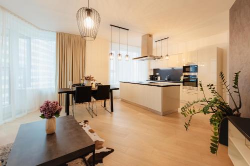 BNB Panorama City Luxury Retreat