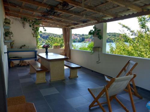 Guest House Green Corner Supetarska Draga - Studio Apartment with Terrace And Sea View