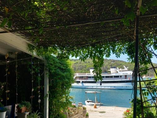 Guest House Green Corner Supetarska Draga - Double Room With Balcony and Sea View