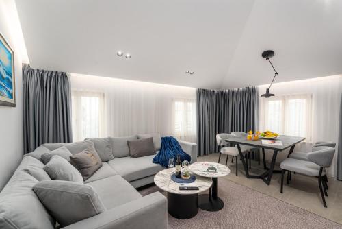 Arriba Residence